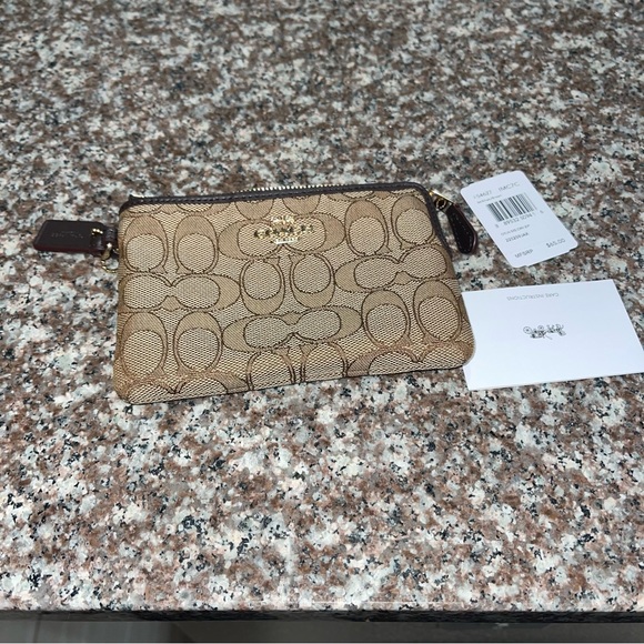 Coach wristlet - Picture 4 of 5